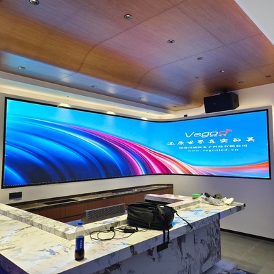 Écran LED flexible incurvé P3 pour bureau intérieur avec méthode de balayage 1/20 S personnalisable