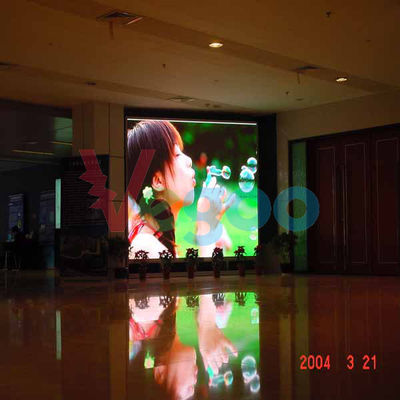 Chine L'écran polychrome d'intérieur sans couture P5 d'affichage à LED d'intense luminosité a mené le mur visuel fournisseur