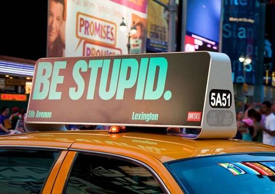 le dessus de taxi d'affichage mené par dessus de taxi de 5mm a mené l'installation facile 40000 Pixel/M2 de signe
