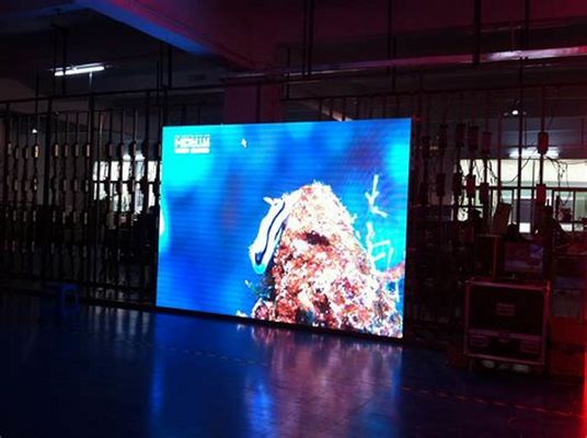 Chine Panneaux de mur visuels horizontaux polychromes du mur de P2 LED/LED à haute densité fournisseur