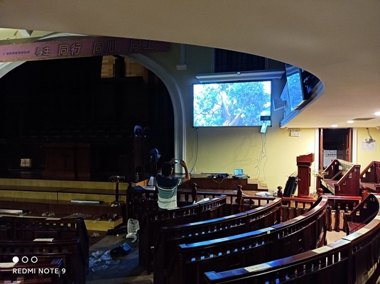 Écran LED intérieur de l'église de conférence Studio P1.86 avec haute luminosité et configuration rapide