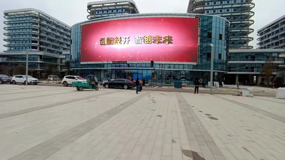 Affichage LED extérieur IP65 étanche à l'eau P5 pour panneaux d'éclairage haut de gamme publicitaires OOH